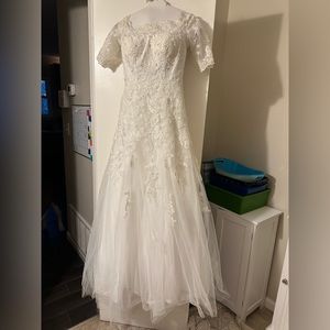 David’s Brodal Wedding Dress Size 2